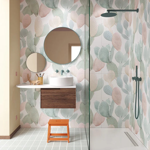 Bagno moderno bambini con rivestimento in gres ultrasottile effetto carta da parati, opaco, della collezione Paper41 Pro di 41zero42, 50x100 cm, Decoro natural Marcela