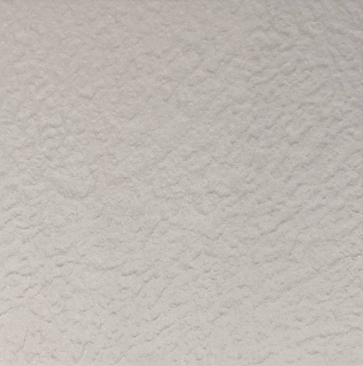 Dettaglio piastrella in gres porcellanato effetto tinta unita antiscivolo della collezione Elementi di Casalgrande, formato 25x25 cm, colore Cemento