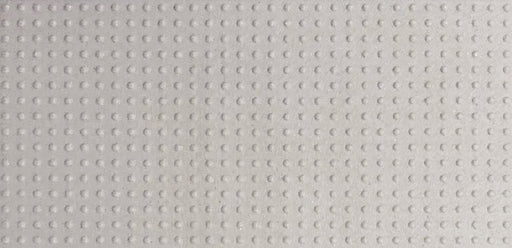 Dettaglio piastrella in gres porcellanato effetto tinta unita antiscivolo della collezione Elementi di Casalgrande, formato 12,5x25 cm, colore Cemento