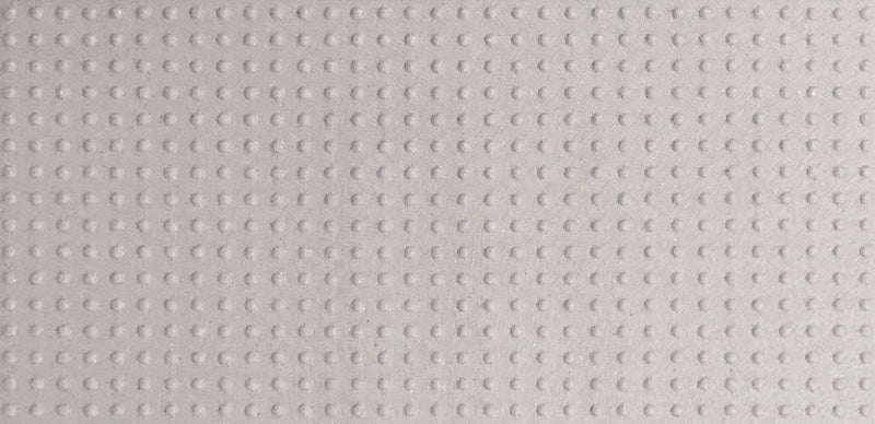 Dettaglio piastrella in gres porcellanato effetto tinta unita antiscivolo della collezione Elementi di Casalgrande, formato 12,5x25 cm, colore Cemento