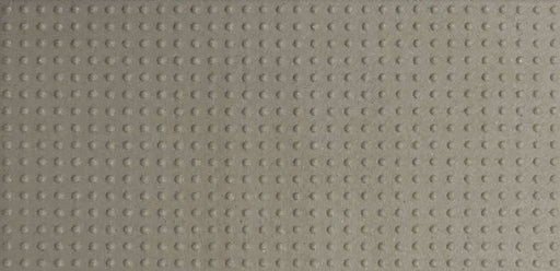 Dettaglio piastrella in gres porcellanato effetto tinta unita antiscivolo della collezione Elementi di Casalgrande, formato 12,5x25 cm, colore Basalto