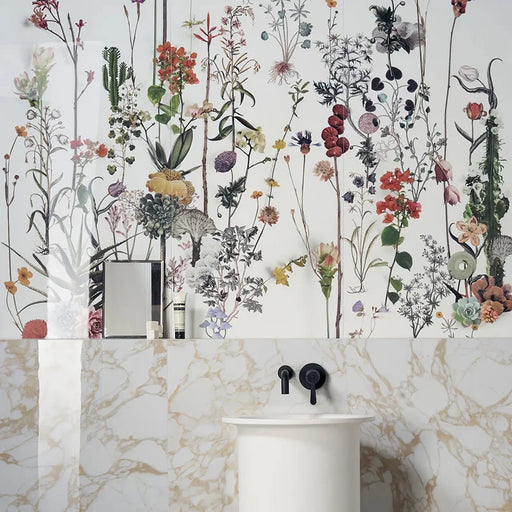 Bagno moderno con rivestimento in gres effetto carta da parati, lucido, della collezione Paper41 Lux di 41zero42, 60x120 cm, Decoro Franz