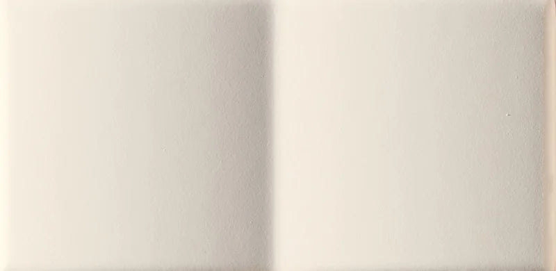 Dettaglio Piastrella da rivestimento in pasta bianca serie Mou di 41zero42, effetto mattoncino tridimensionale opaco, formato 6.2x12.5 cm, Colore Mix Matte Milk