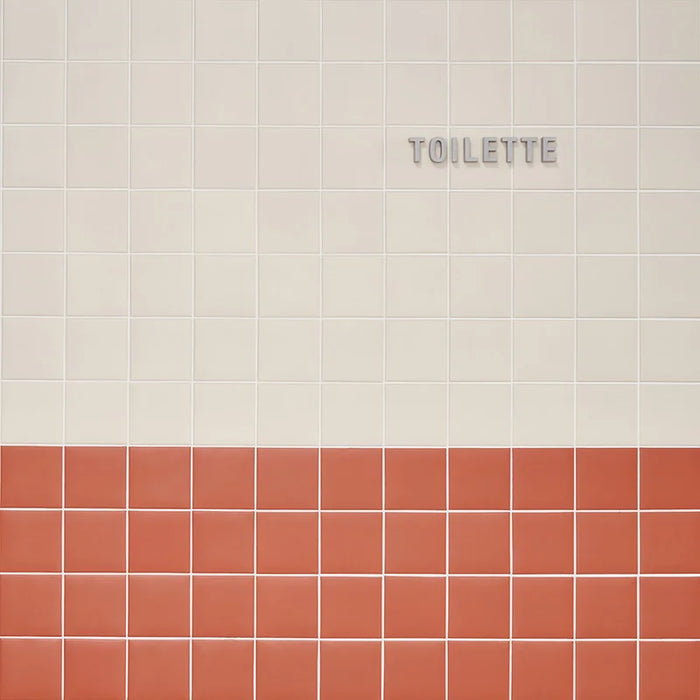 Bagno con rivestimento in gres effetto tinta unita corallo della collezione Pixel41 di 41zero42, formato 11.5x11.5 cm, Coral