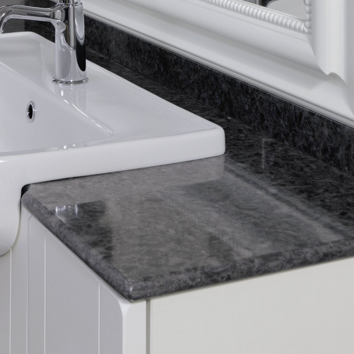 dettaglio del top in marmo grigio in stile classico del mobile da bagno Dorian 