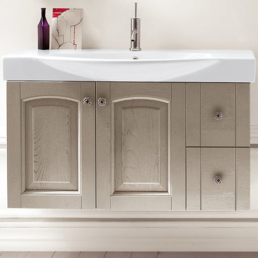 dettaglio della base sospesa e delle ante a telaio del mobile bagno classico Dorian con pomelli lavorati anticati