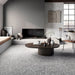Salotto con pavimento in gres porcellanato effetto graniglia e marmetta. Collezione Venexia di Alfalux, formato 120x120 cm, colore Murano Grigio con marmette bianche, avorio e grigie scuro