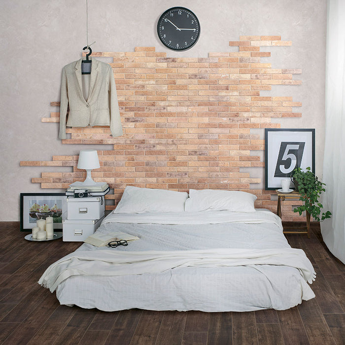 Camera da letto con rivestimento in gres porcellanato effetto mattoncino opaco 6x25 cm della collezione Bristol, colore Cream di Ceramica Rondine