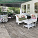 Gazebo esterno con pavimento esterno in gres porcellanato effetto legno rovere della collezione Hard & Soft di Ceramica Rondine, formato 15x61 cm, colore Hard Grey