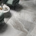 Dettaglio pavimento in gres porcellanato effetto marmo naturale della collezione Himalaya di Ceramica Rondine, formato 60x120 cm, colore Grey