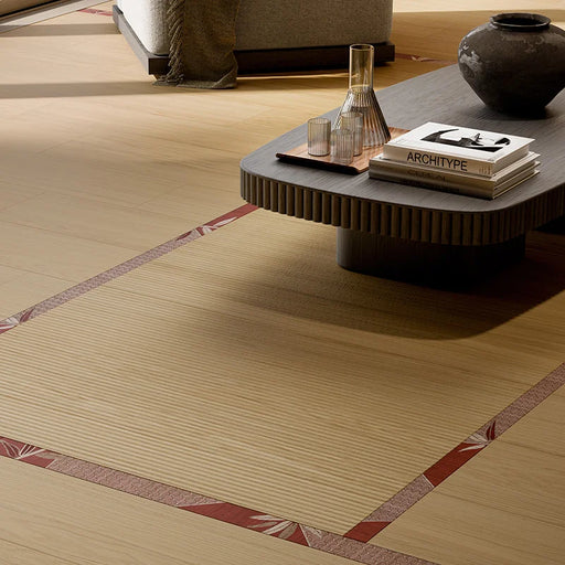 Dettaglio piastrella in gres porcellanato effetto legno rigato leggermente in rilievo. Oku di Ceramica Rondine 60x120 colore Tatami Modern Honey