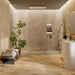Bagno moderno con pavimento in gres porcellanato effetto legno della collezione Oku di Ceramica Rondine, formato 20x120 cm, colore Vintage Raw