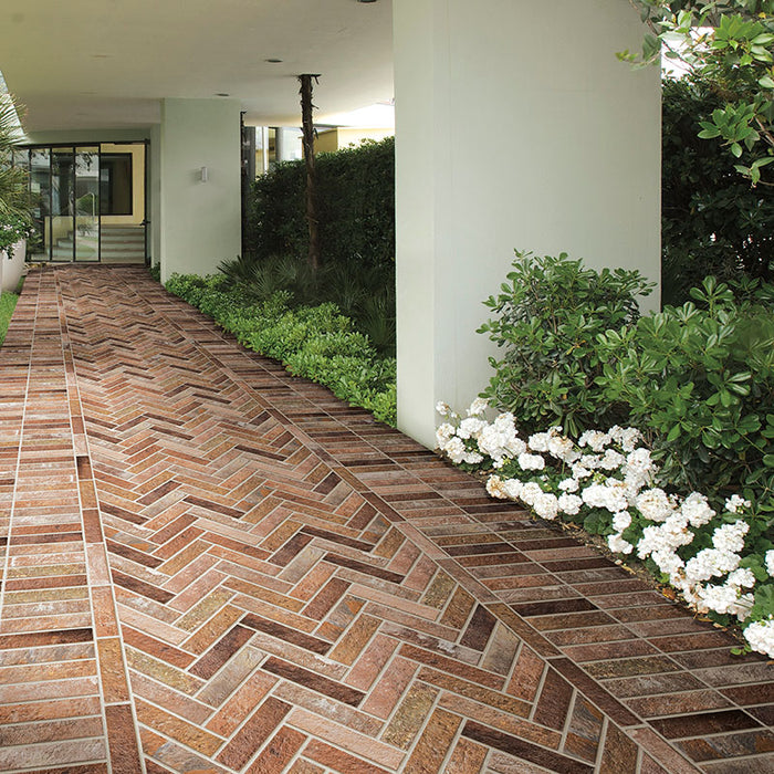 Pavimento esterno in gres porcellanato effetto mattoncino opaco 6x25 cm della collezione Bristol, colore Red di Ceramica Rondine