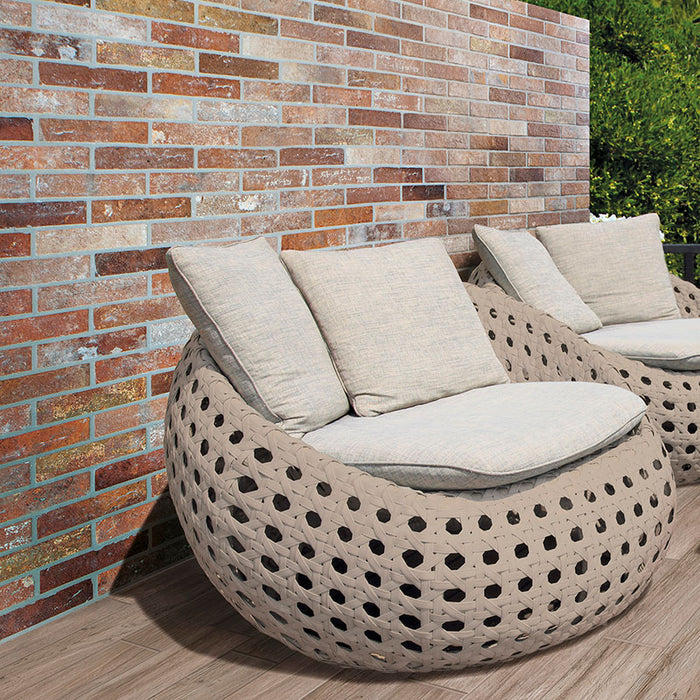 Muro con rivestimento in gres porcellanato effetto mattoncino opaco 6x25 cm della collezione Bristol, colore Red di Ceramica Rondine