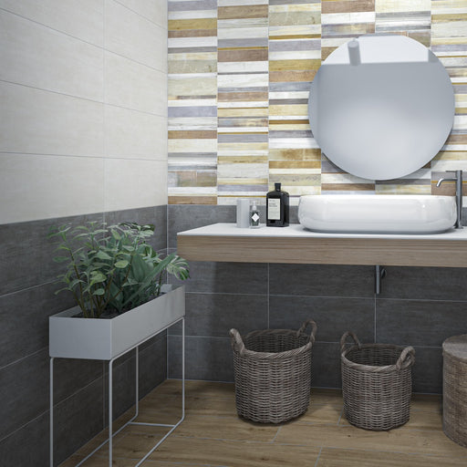 Bagno moderno ed elegante con rivestimento ceramico moderno multicolore e rivestimento ceramico tinta unita bianco e antracite della collezione Ki Match di Idea Ceramica nel formato 25x60.