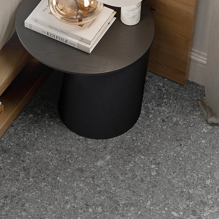 Dettaglio pavimento in gres porcellanato effetto marmetta della collezione Gravelux di Ceramica Rondine, formato 60x60 cm, colore Anthracite