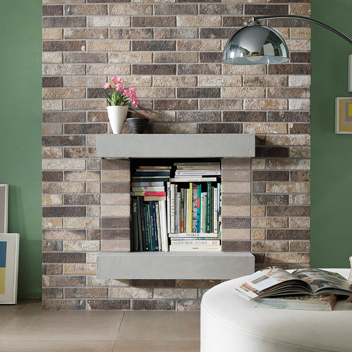 Dettaglio piastrella per pavimento e rivestimento in gres porcellanato effetto mattoncino Opaco 6x25 cm della collezione London, colore Brown di Ceramica Rondine