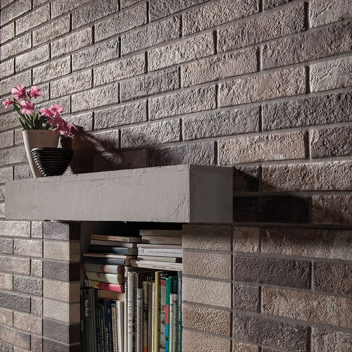 Dettaglio piastrella per pavimento e rivestimento in gres porcellanato effetto mattoncino Opaco 6x25 cm della collezione London, colore Brown di Ceramica Rondine