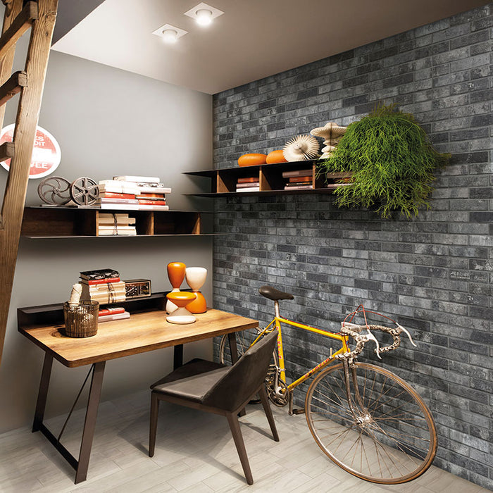 Dettaglio piastrella per pavimento e rivestimento in gres porcellanato effetto mattoncino Opaco 6x25 cm della collezione London, colore Charcoal di Ceramica Rondine