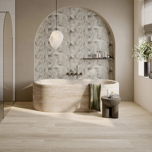 Bagno moderno con vasca in pietra e pavimento in gres porcellanato effetto legno rovere della collezione Dream di Ceramica Rondine, formato 30x120 cm, colore Ivory