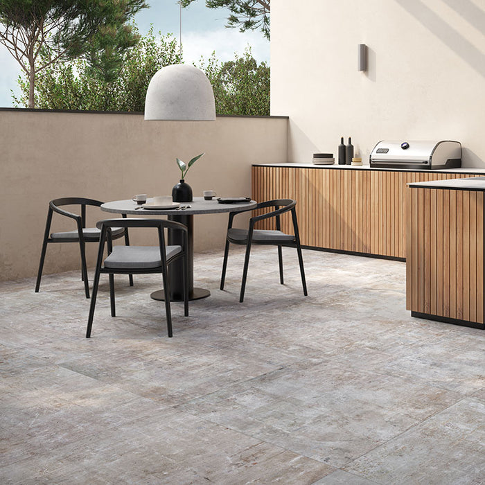 Piastrella per pavimento e rivestimento in gres porcellanato effetto cemento opaco 100x100 cm della collezione Murales, colore Grey di Ceramica Rondine.