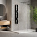 Bagno moderno con pavimento e rivestimento in gres porcellanato effetto marmetta della collezione Gravelux di Ceramica Rondine, formato 60x60 cm, colore Grey