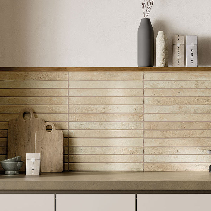 Dettaglio piastrella per pavimento e rivestimento in gres porcellanato effetto mattoncino opaco 4.8x45 cm della collezione Nolita, colore Sand di Ceramica Rondine