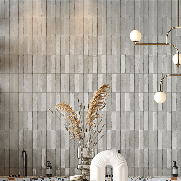 Dettaglio piastrella con rivestimento in gres porcellanato effetto mattoncino opaco 6x25 cm della collezione Noho, colore Light Grey di Ceramica Rondine