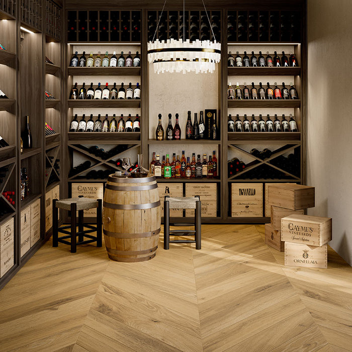 Dettaglio piastrella in gres porcellanato effetto legno a spina di pesce della collezione Chevron XL di Ceramica Rondine, formato 15x85, colore Timeless Honey