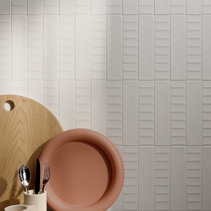 Dettaglio piastrella per rivestimento in gres porcellanato effetto mattoncino Opaco 6x25 cm della collezione Volume, colore Ladder White di Ceramica Rondine