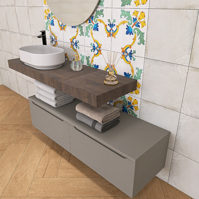 composizione penelope 04 con top sctolare in finitura ossidata e base cannettata orizzontale e laabo in appoggio in ceramica bianca opaca