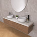 Penelope 07 è un raffinato mobile bagno sospeso con doppio lavabo, top scatolare in finitura marmo calacatta e base con due cassettoni in finitura cannettata orizzontale. Perfetto per bagni moderni e minimalisti, offre un design elegante e funzionale con ampio spazio contenitivo. La composizione include un moderno e armonico specchio rotondo con illuminazione a LED.&nbsp;