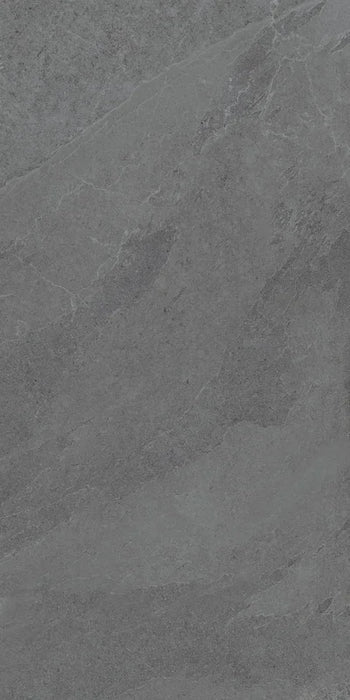 Piastrella per pavimento esterno in gres porcellanato effetto pietra della collezione Angers di Ceramica Rondine, formato 60x120 cm antiscivolo, colore Dark