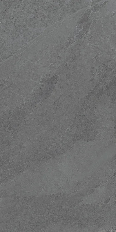 Piastrella per pavimento esterno in gres porcellanato effetto pietra della collezione Angers di Ceramica Rondine, formato 60x120 cm antiscivolo, colore Dark