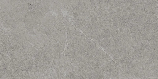 Piastrella per pavimento esterno in gres porcellanato effetto pietra della collezione Angers di Ceramica Rondine, formato 30x60 cm antiscivolo, colore Grey