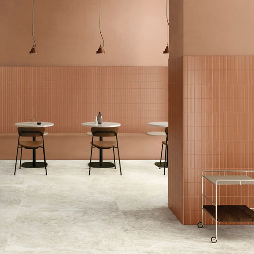 Dettaglio piastrella per rivestimento in gres porcellanato effetto mattoncino opaco 7,5x30 cm della collezione Artifact, colore Copper di Ceramica Settecento