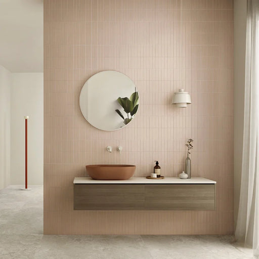 Dettaglio piastrella per rivestimento in gres porcellanato effetto mattoncino opaco 7,5x30 cm della collezione Artifact, colore Mauve di Ceramica Settecento