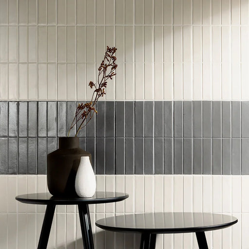 Dettaglio piastrella per rivestimento in gres porcellanato effetto mattoncino opaco 7,5x30 cm della collezione Artifact, colore Volcan di Ceramica Settecento