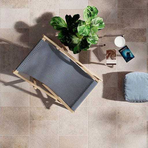 Piastrella antiscivolo R11 Gaia di Savoia Italia in gres porcellanato effetto pietra 60x60 cm con bordo irregolare anticato per pavimenti esterni rustici