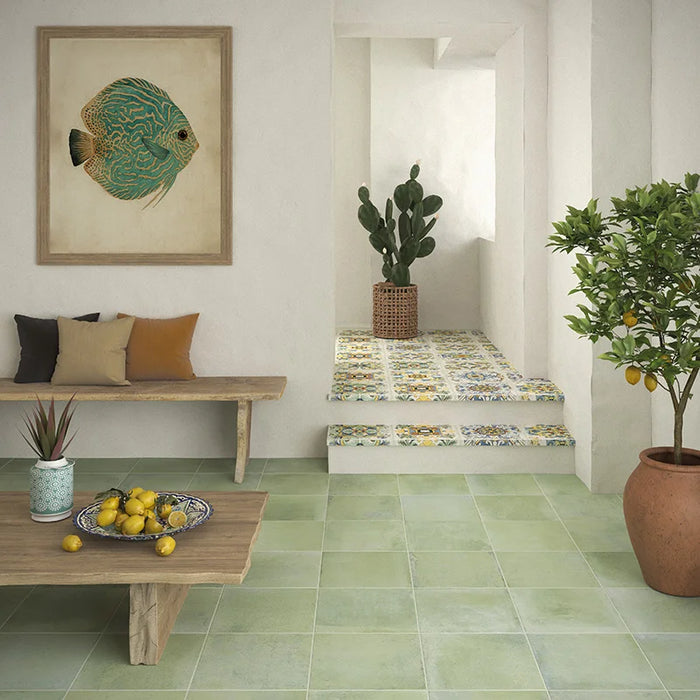 Casa con pavimento in gres porcellanato serie Cotti d'Italia di Herberia Ceramiche, effetto cotto Positano, formato 34x34 Colore Verde