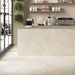 Bar moderno con pavimento Glow Stone Ivory di Herberia Ceramiche in gres porcellanato effetto pietra con riflessi metallici 120x120 cm