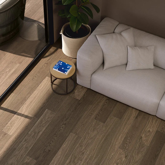 Piastrella in gres porcellanato effetto legno Moro della collezione Rovere di Herberia Ceramiche in formato 20x120