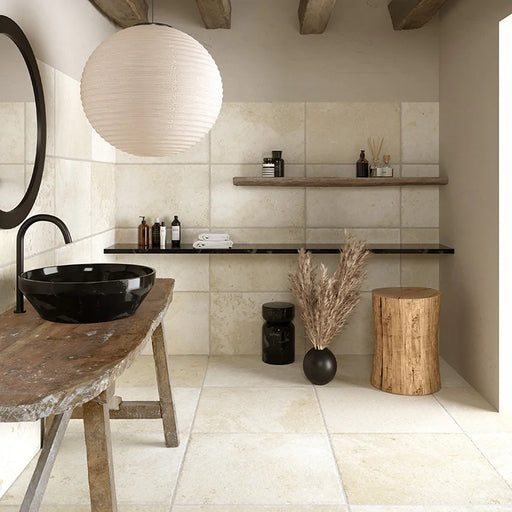 Piastrella in gres porcellanato effetto pietra Avorio della collezione Trani di Herberia Ceramiche in formato 60x60