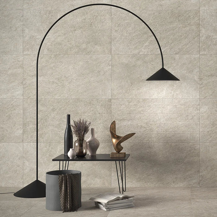 Dettaglio piastrella per rivestimenti in gres porcellanato effetto pietra rigata della collezione Dolomia di Herberia Ceramiche, formato 60x120, colore Grey