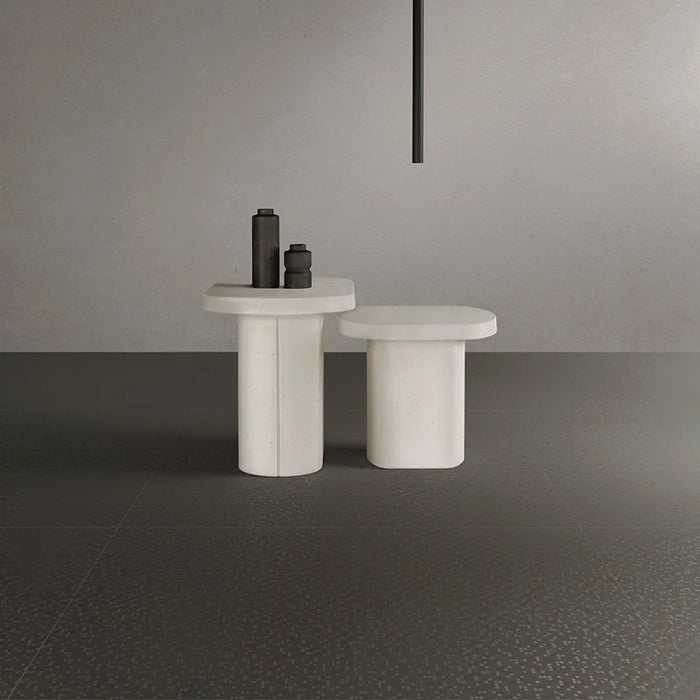 Dettaglio piastrella in gres porcellanato effetto materico con gocce lucide della collezione Aguas di Settecento Ceramica, colore Graphite 90x90