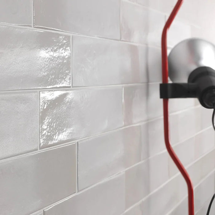 Dettaglio piastrella per rivestimento in gres porcellanato effetto mattoncino Semilucido 7,5x30 cm della collezione Allure, colore Cotton di Ceramica Settecento