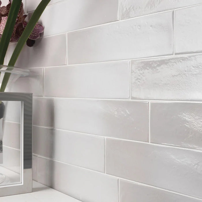 Dettaglio piastrella per rivestimento in gres porcellanato effetto mattoncino Semilucido 7,5x30 cm della collezione Allure, colore Silk di Ceramica Settecento