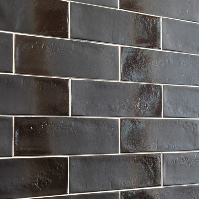 Dettaglio piastrella per rivestimento in gres porcellanato effetto mattoncino Semilucido 7,5x30 cm della collezione Allure, colore Velvet di Ceramica Settecento