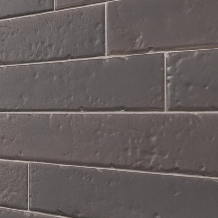 Dettaglio piastrella per rivestimento in gres porcellanato effetto mattoncino rustico opaco 4,5x23 cm della collezione Antique, colore Autumn di Ceramica Settecento