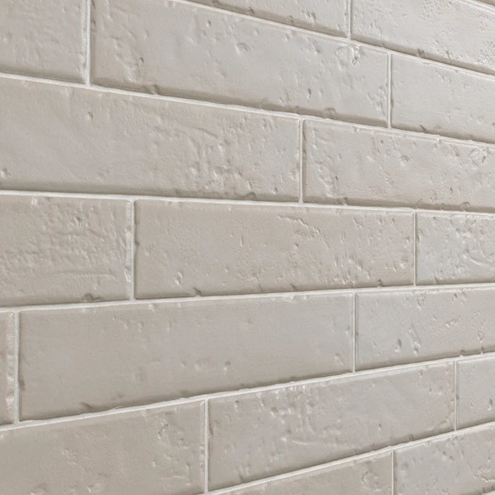 Dettaglio piastrella per rivestimento in gres porcellanato effetto mattoncino rustico opaco 4,5x23 cm della collezione Antique, colore Bisque di Ceramica Settecento